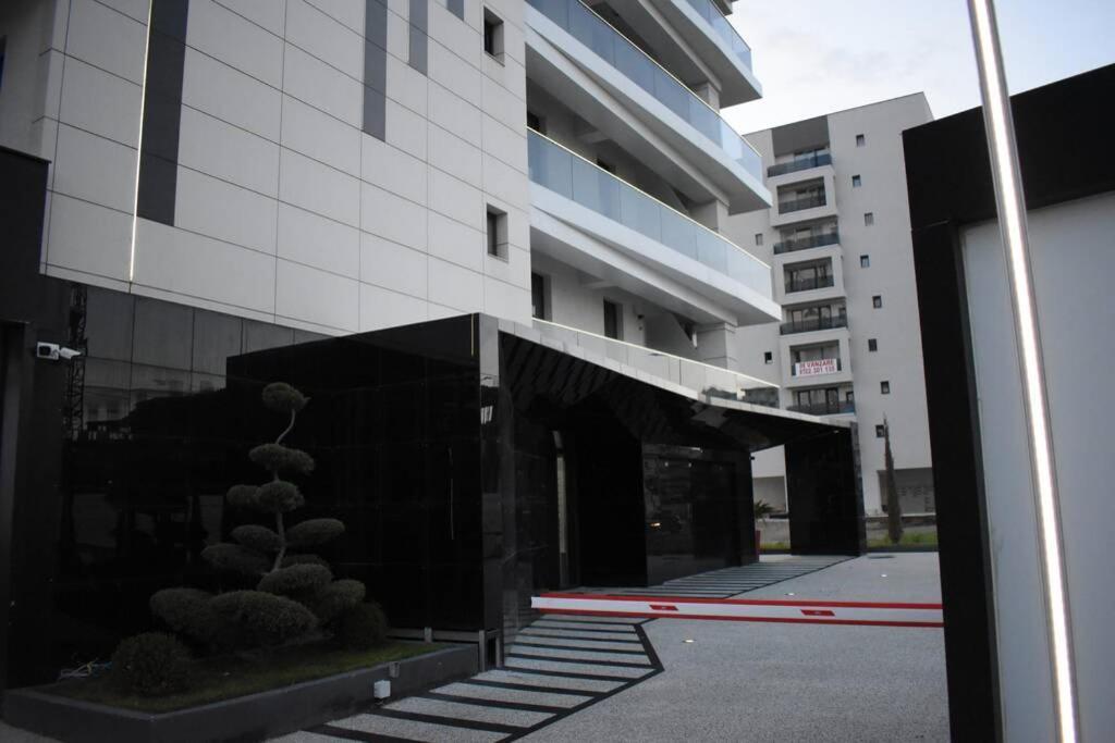 Apartment By The Lake With A View Mamaia Exterior photo