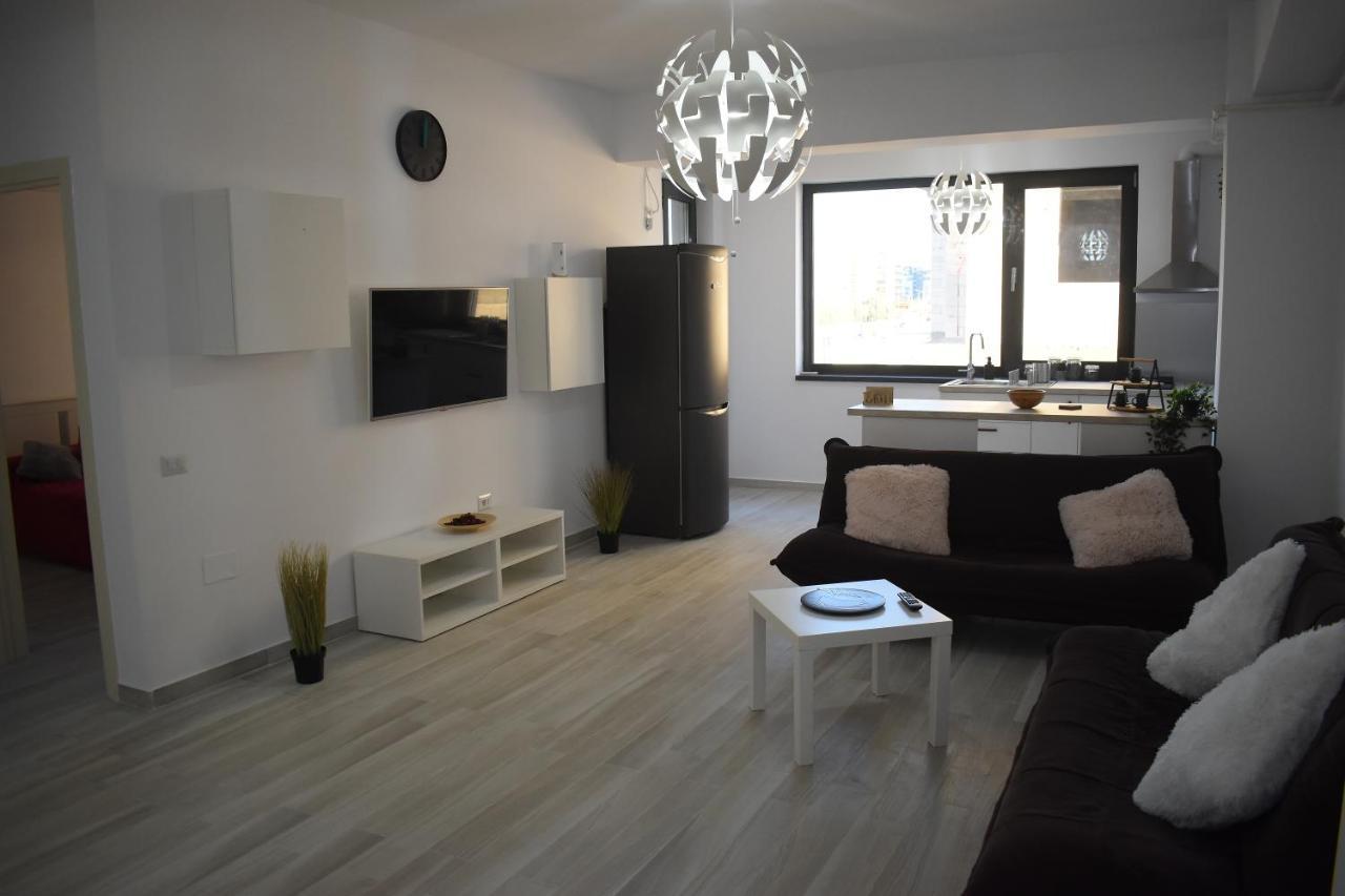 Apartment By The Lake With A View Mamaia Exterior photo
