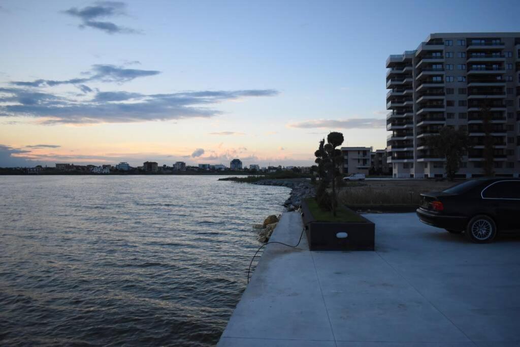 Apartment By The Lake With A View Mamaia Exterior photo