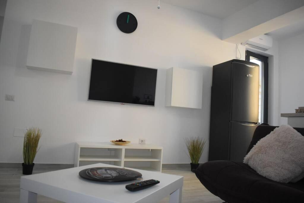 Apartment By The Lake With A View Mamaia Exterior photo