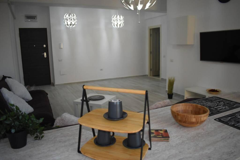 Apartment By The Lake With A View Mamaia Exterior photo