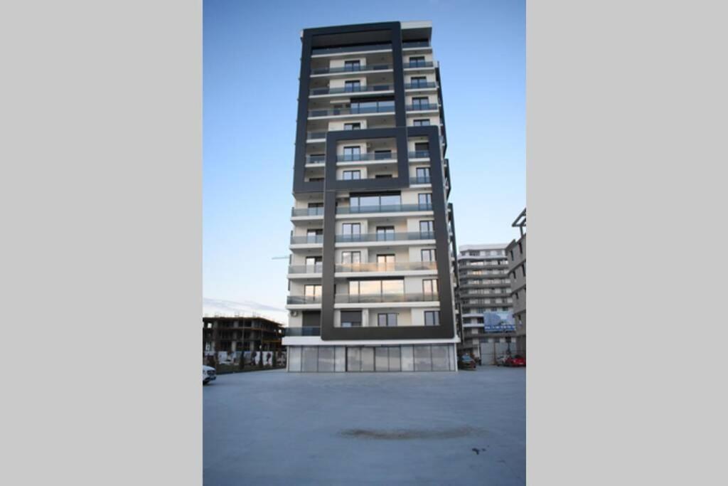 Apartment By The Lake With A View Mamaia Exterior photo